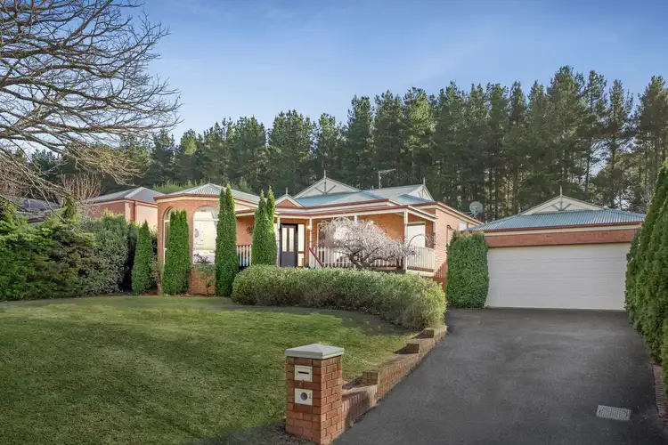 2 Pinelea Grove, Gisborne VIC 3437