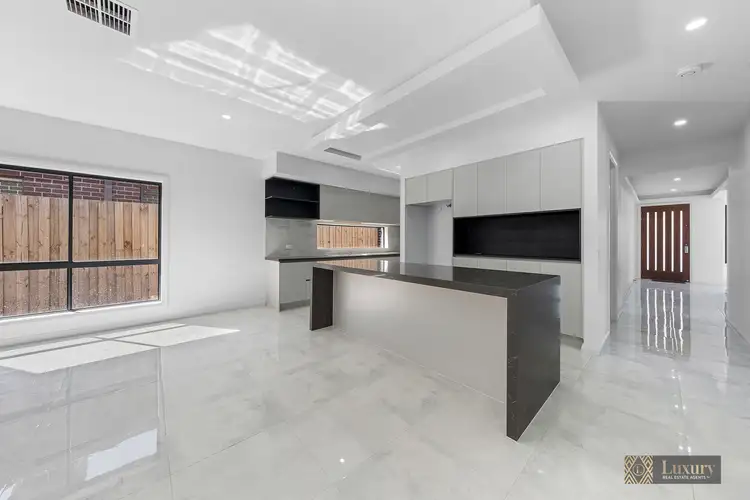 16 HAFLINGER AVENUE, Bonnie Brook VIC 3335