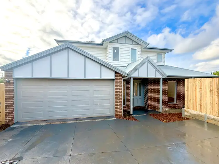 2/11 Lardner Road, Drouin VIC 3818