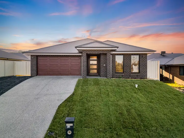 93 Kendall Drive, Hamilton Valley NSW 2641