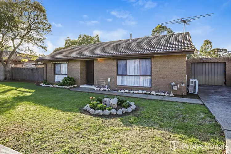 2/8 Reserve Road West, Melton VIC 3337