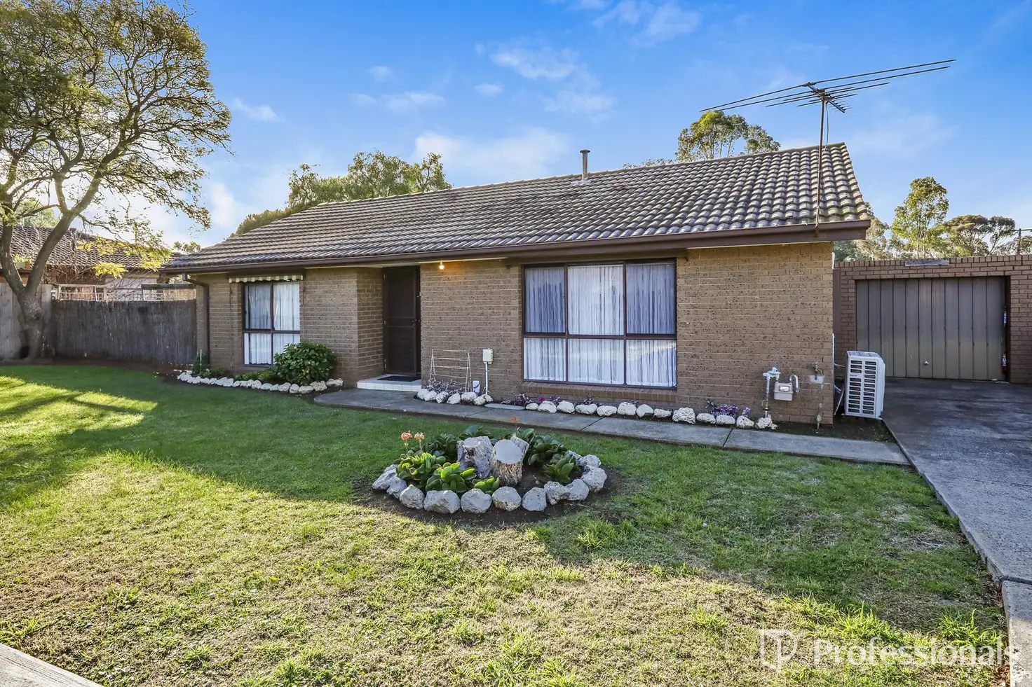 Main view of Homely house listing, 2/8 Reserve Road West, Melton VIC 3337