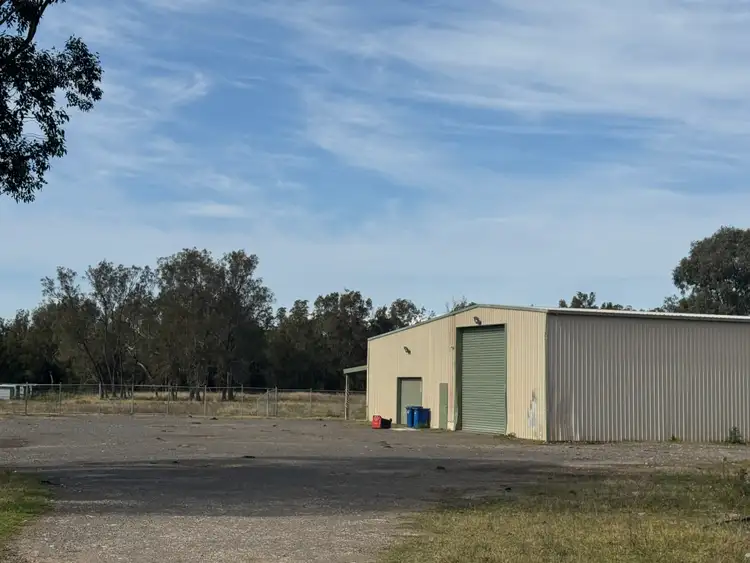 892c Luddenham Road