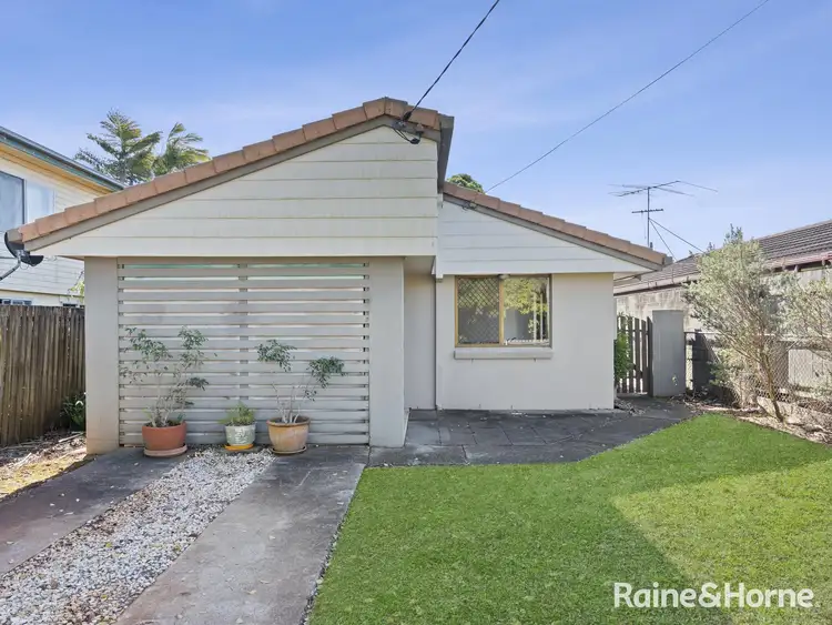 9 Marine Street, Redland Bay QLD 4165