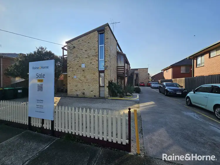 10/10 Burnewang Street, Albion VIC 3020