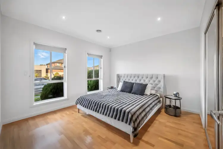 Fifth view of Homely house listing, 7 Yellowstone Court, Roxburgh Park VIC 3064