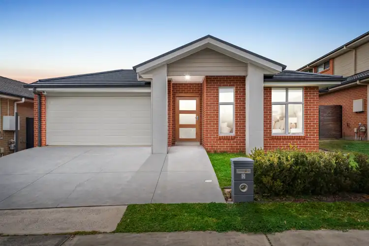8 Wales Avenue, Jordan Springs NSW 2747
