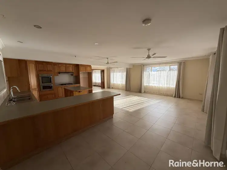 6 Gallipoli Place, Orange NSW 2800