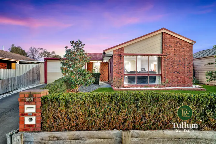 16 Brentwood Drive, Cranbourne North VIC 3977
