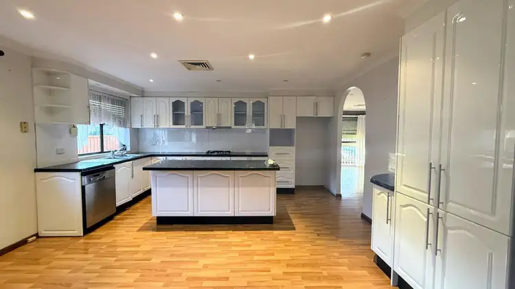8 Carina Place, St Johns Park NSW 2176