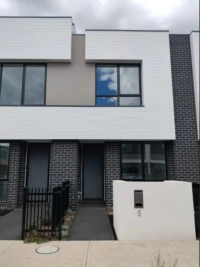Main view of Homely townhouse listing, 5 Finn Street, St Albans VIC 3021