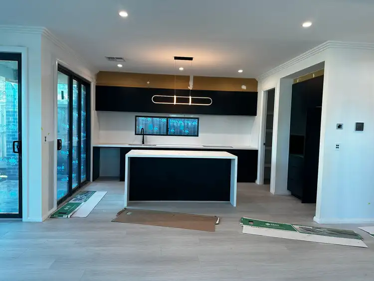 10 Dorchester Street, Bradbury NSW 2560