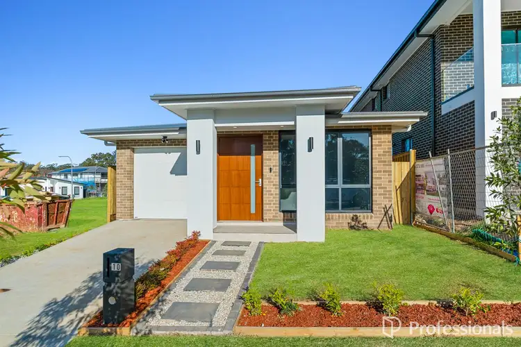 10 Dorchester Street, Bradbury NSW 2560