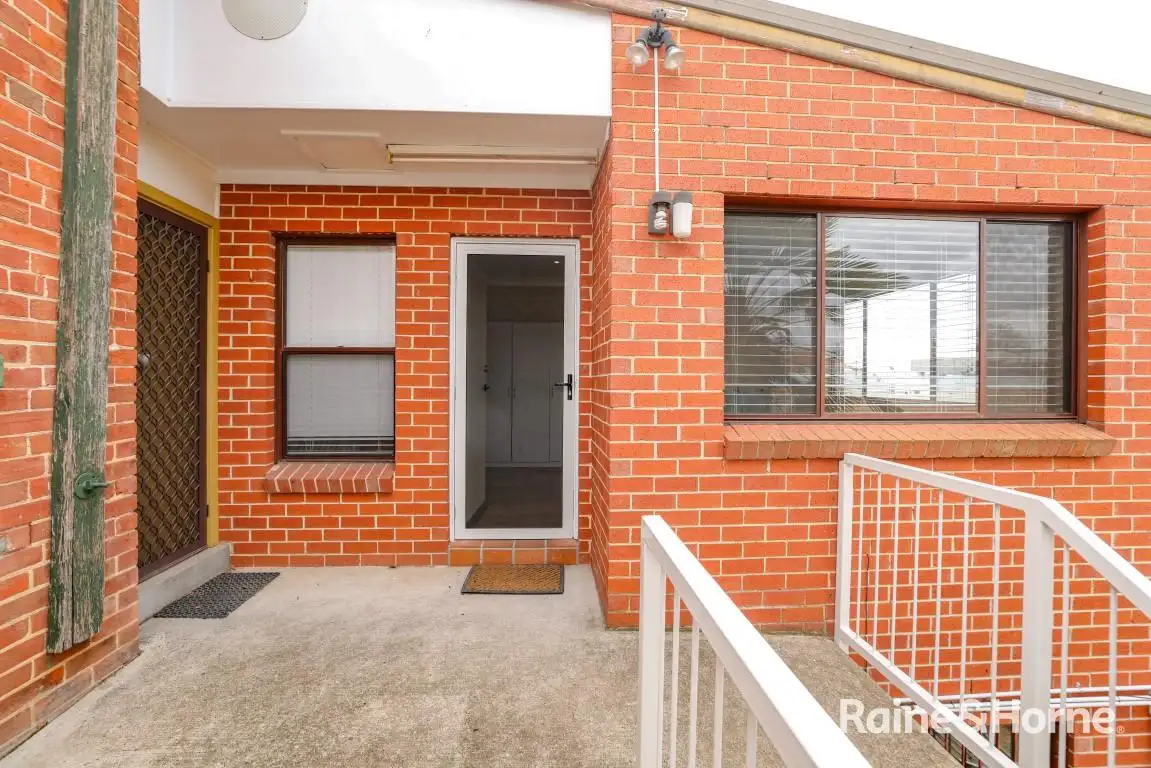 Main view of Homely house listing, 2/237 Russell Street, Bathurst NSW 2795