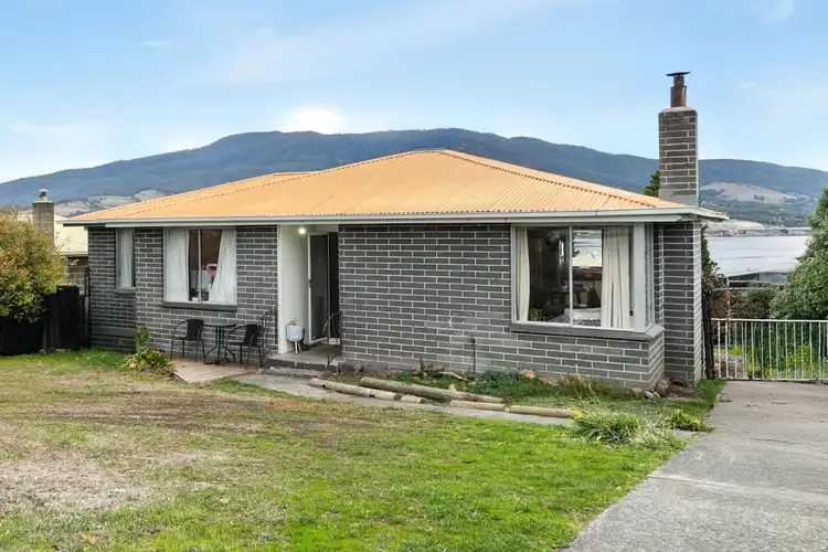 11 Douglas Drive