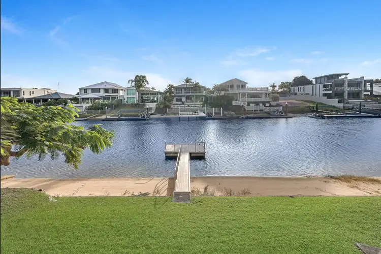27 Tosti Street, Bundall QLD 4217