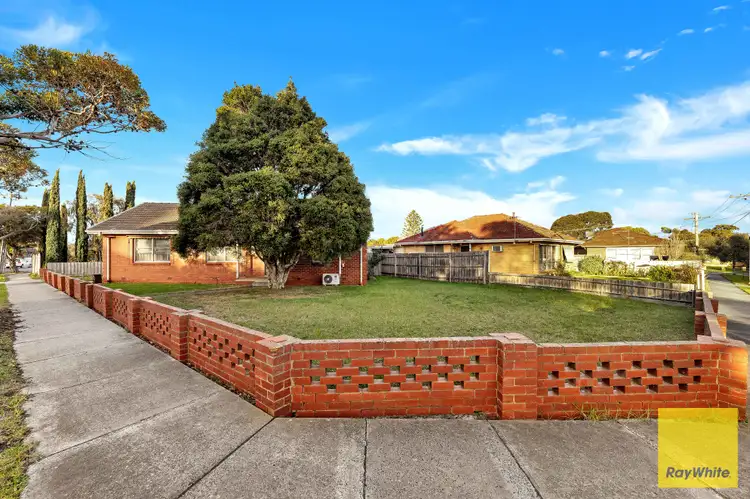 4 Robertson Crescent, Laverton VIC 3028