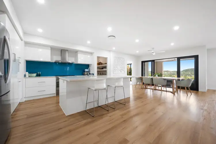 12 Woodview Court, Maudsland QLD 4210
