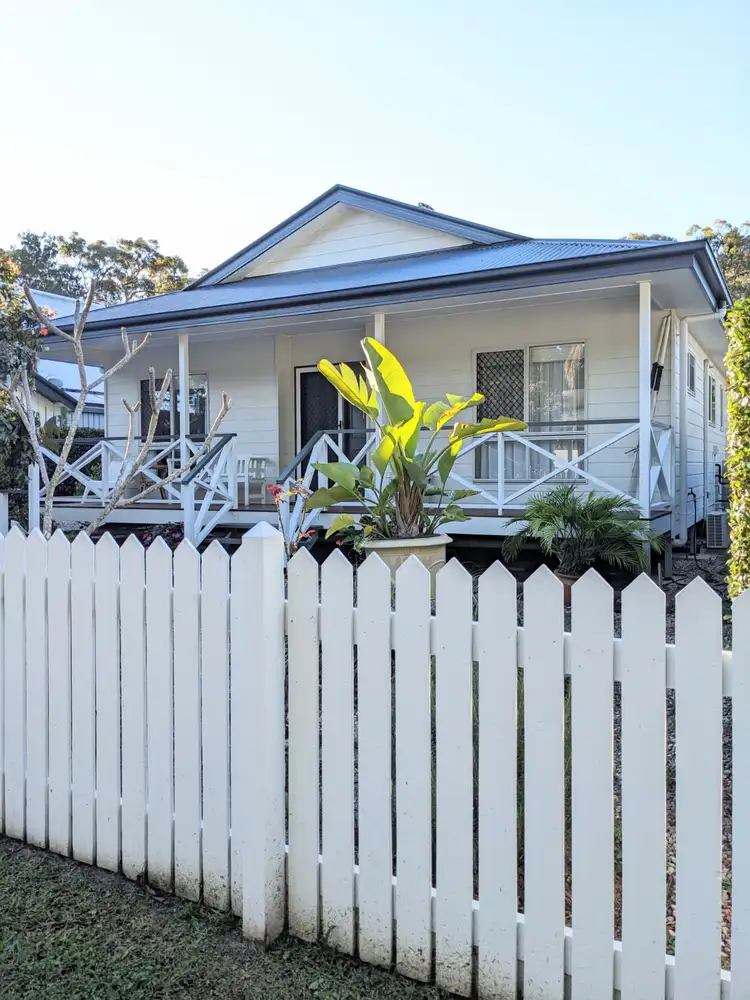 26 Shirley Street, Coochiemudlo Island QLD 4184