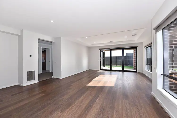Fifth view of Homely house listing, 10 Margot Circuit, Kalkallo VIC 3064
