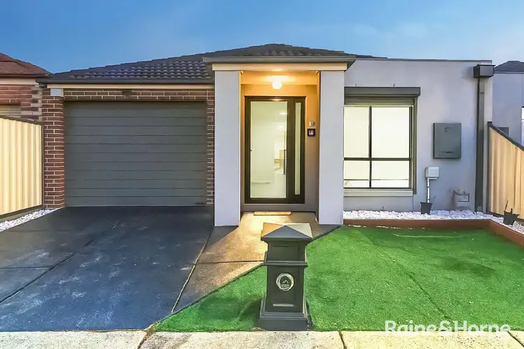 2 Balmoral Close