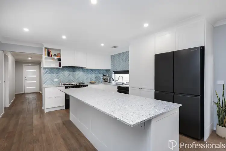 11 Riverina Boulevard, Brookfield VIC 3338