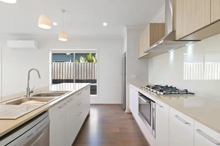 10 Sally Crescent, Nirimba QLD 4551