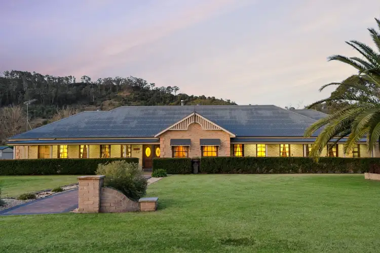 6 Old Racecourse Close