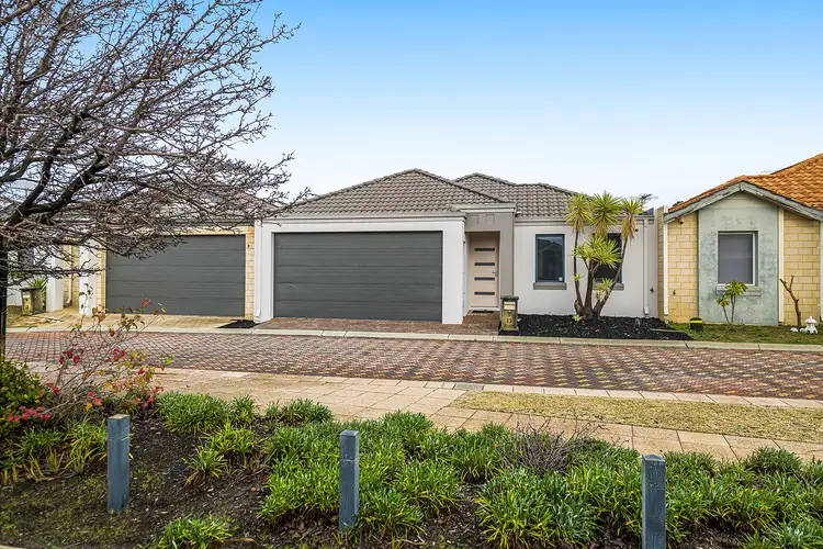 26 Churchill Green