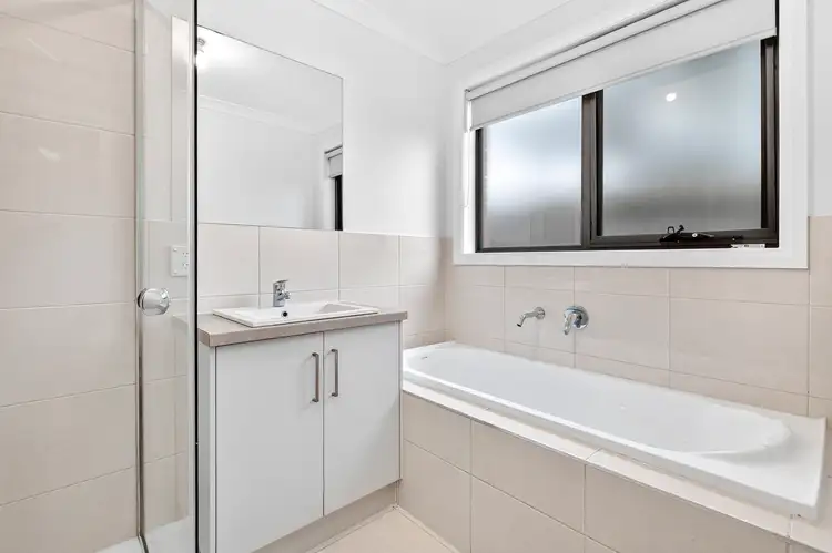 Fourth view of Homely house listing, 2/4 Bainbridge Court, Carrum Downs VIC 3201