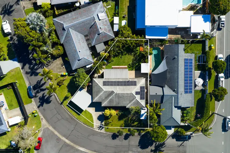 3 Myrtle Court, Palm Beach QLD 4221
