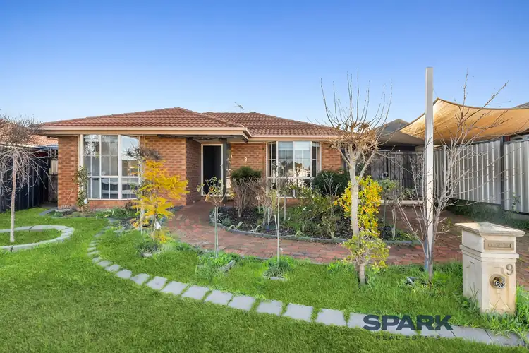 9 Sandstone Court, Delahey VIC 3037