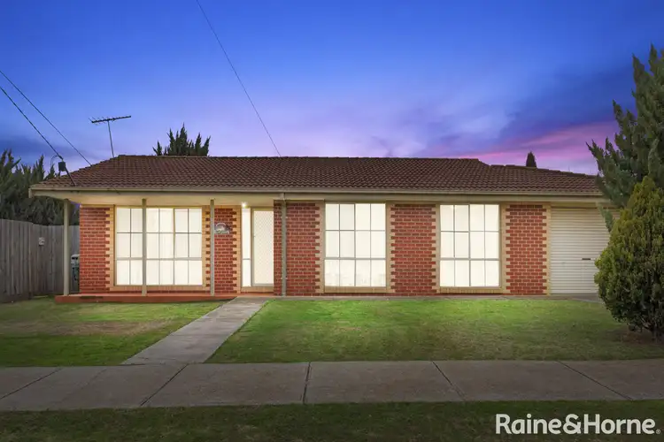 1/5 Raymond Street, Melton South VIC 3338