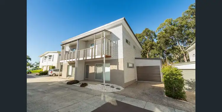 17 Hilltop Crescent