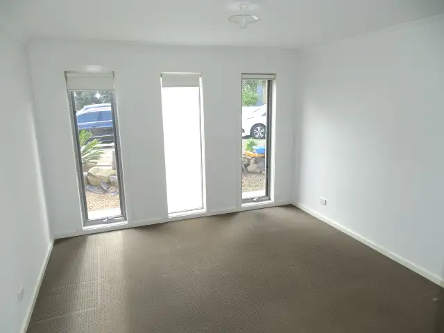 Second view of Homely house listing, 5 Ravenwoods Way, Craigieburn VIC 3064