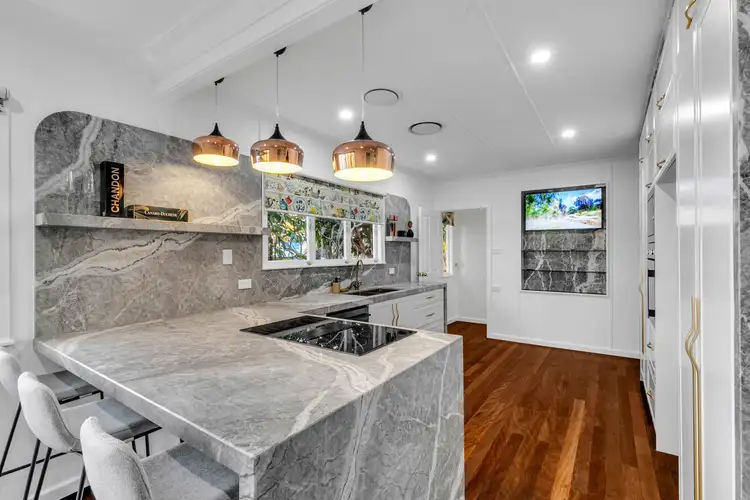 20 Bredden Street, Chapel Hill QLD 4069