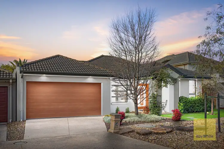 6 Fifth Avenue, Sanctuary Lakes VIC 3030