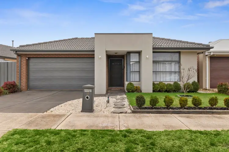 9 Inverness Place, Thornhill Park VIC 3335