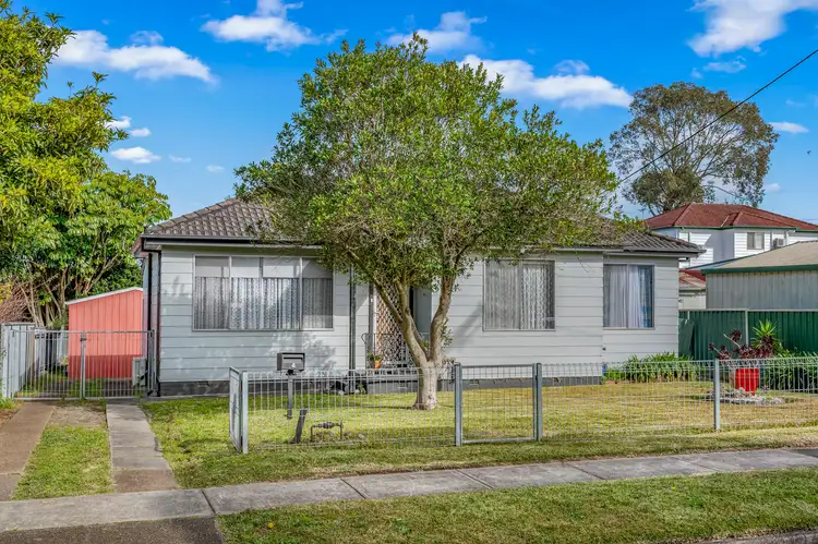 4 Akuna Avenue, Shortland NSW 2307
