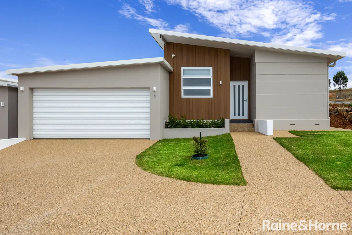 Main view of Homely unit listing, 1/11 Preston Crescent, Lloyd NSW 2650