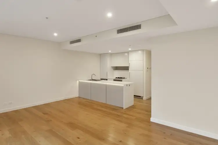5 Mooltan Avenue