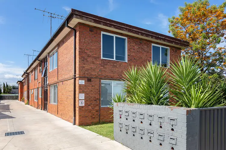 24 Rooney Street