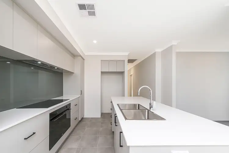 29 Gumblossom Avenue, Piara Waters WA 6112