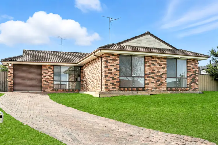 1 Pecos Close, St Clair NSW 2759