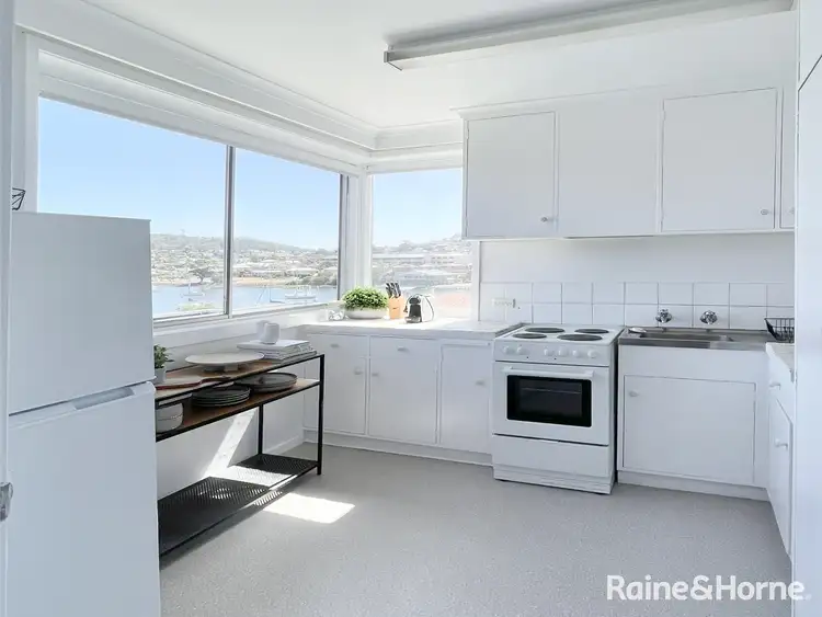 2/8 Ballawinnie Road, Lindisfarne TAS 7015