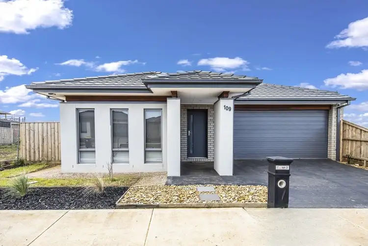109 Restful Way, Rockbank VIC 3335