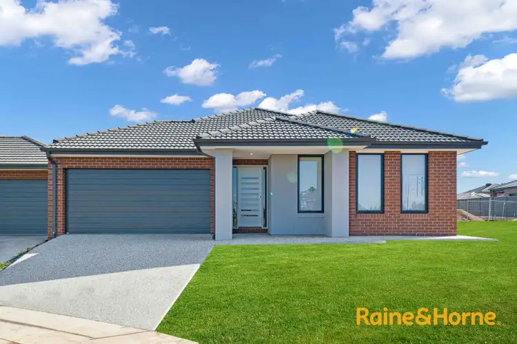 2 Peregrine Way, Melton South VIC 3338