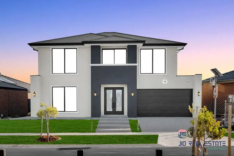 30 Uplands Crescent, Melton South VIC 3338