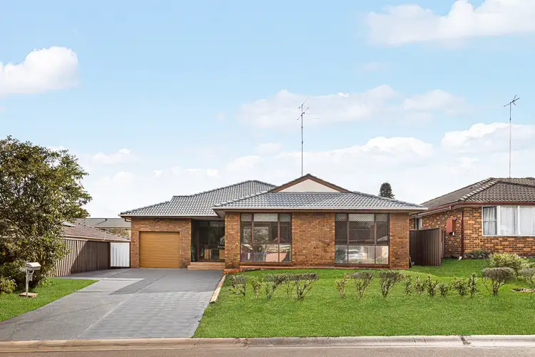 15 Bowerbird Crescent, St Clair NSW 2759