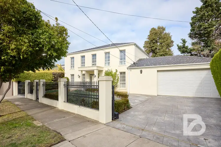 16 Lileura Avenue